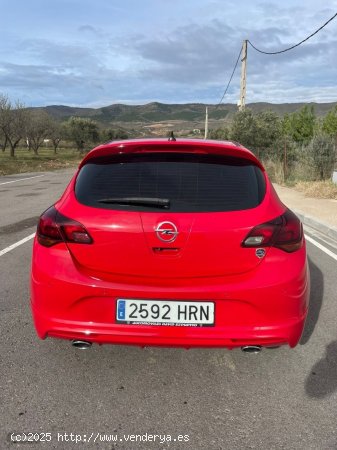 Opel Astra J de 2014 con 184.000 Km por 8.100 EUR. en La Rioja