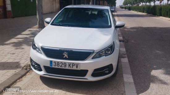  Peugeot 308 BUSSSINES 100CV de 2018 con 130.000 Km por 10.700 EUR. en Albacete 