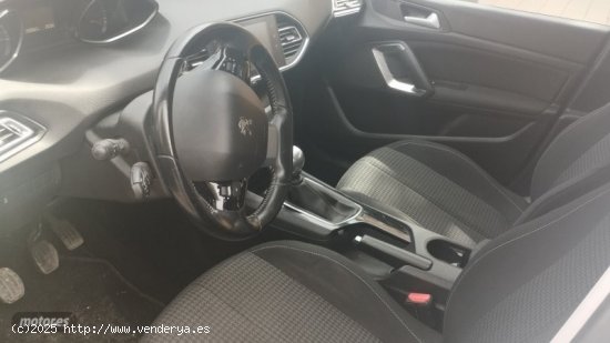 Peugeot 308 BUSSSINES 100CV de 2018 con 130.000 Km por 10.700 EUR. en Albacete