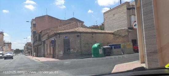 CASA EN ESQUINA EN AVENIDA - ALICANTE