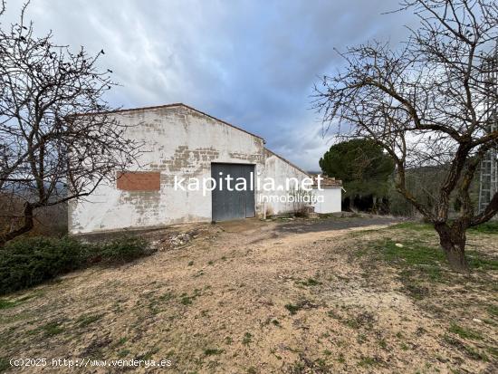 Finca con mucho terreno en Benilloba - ALICANTE