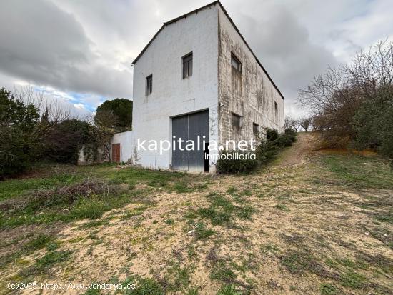 Finca con mucho terreno en Benilloba - ALICANTE