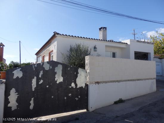 Chalet  seminuevo de 3 dormitorios con jardín. - TARRAGONA