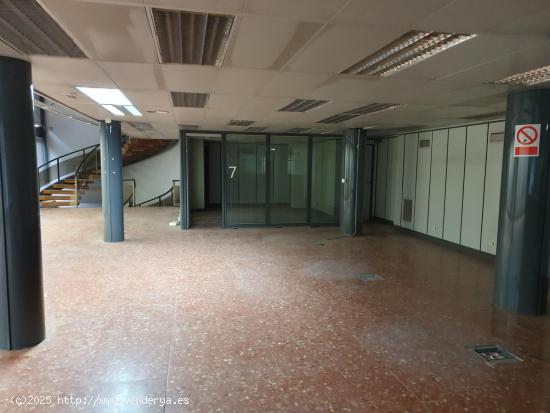 LOCAL COMERCIAL EN VENDA O LLOGUER AL CENTRE D'IGUALADA - BARCELONA