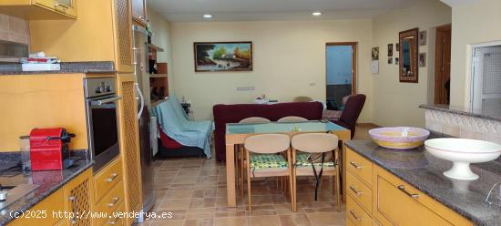 CASA FAMILIAR EN MACAEL ( ALMERÍA ) DE 4 HABITACIONES Y GARAJE. - ALMERIA