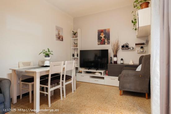 PISO EN VENTA CON BALCÓN Y AMPLIO PATIO - BARCELONA