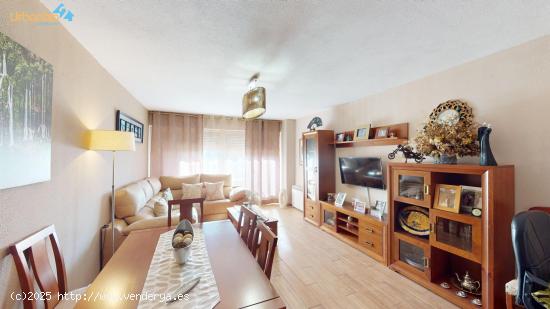 Centro, Ronda del Pilar 5 dormitorios  y 2 baños - BADAJOZ