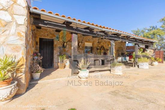 Precioso chalet con piscina en el Plantío - BADAJOZ