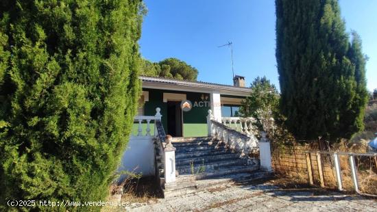 CHALET CON PISCINA EN PARCELA DE 5225 METROS - CACERES