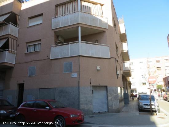 SE VENDE LOCAL COMERCIAL EN EL PRAT DEL LLOBREGAT - BARCELONA