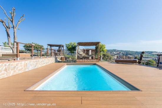 Casa en venta con piscina y vistas al mar en Arenys - Costa Barcelona - BARCELONA