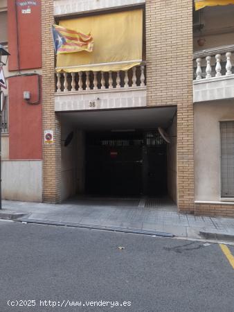 PLAZA DE PARKING PARA COCHE MEDIANO DELANTE DE PLAZA DEL COLL - BARCELONA