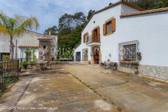 MASIA EN SANTA SUSANNA A 1500 METROS DE LA PLAYA - BARCELONA