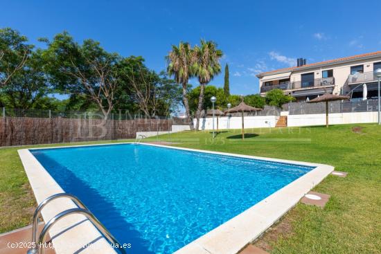 PRECIOSA CASA EN VENTA CON PISCINA - BARCELONA