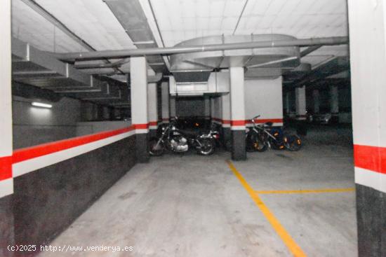 PLAZA DE GARAJE PARA COCHE Y MOTO EN EL CENTRO DE CAMBRE - A CORUÑA