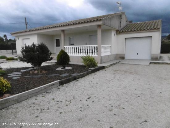 En venta dos chalets en la misma parcela, uno de ellos esta dado de alta como casa rural. - TARRAGON