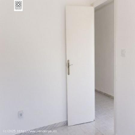 PISO EN VENTA EN CALLE TERRASSA, SANTA COLOMA DE GRAMANET - BARCELONA