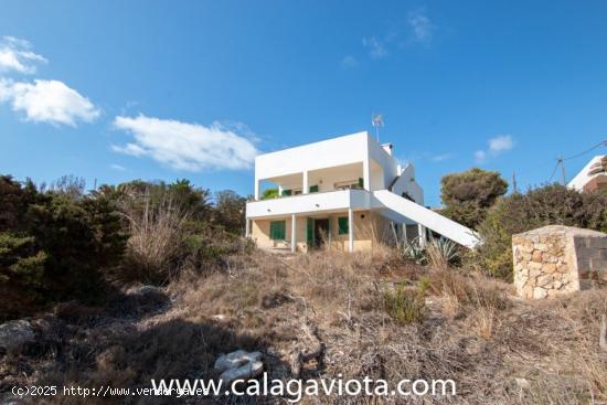 Chalet en primera línea de mar - BALEARES