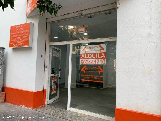 LOCAL COMERCIAL REFORMADO, EN LA MISMA AVDA. SANTOS JUSTO Y PASTOR, MUCHO PASO DE GENTE. - VALENCIA