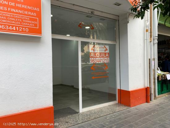 LOCAL COMERCIAL REFORMADO, EN LA MISMA AVDA. SANTOS JUSTO Y PASTOR, MUCHO PASO DE GENTE. - VALENCIA