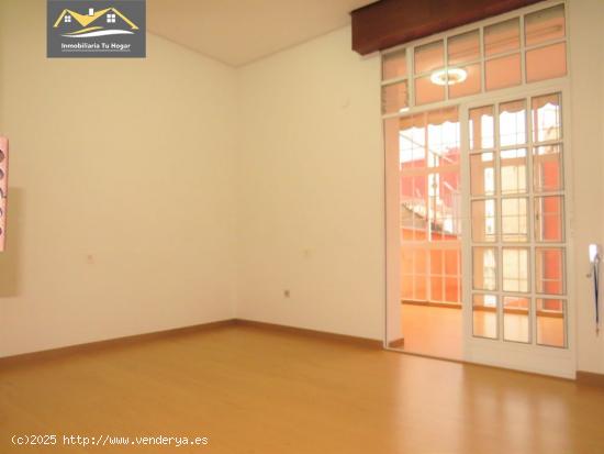 SE ALQUILA OFICINA EN EL CENTRO. ZONA PASEO - SANTO DOMINGO. REF. 1327 - ORENSE