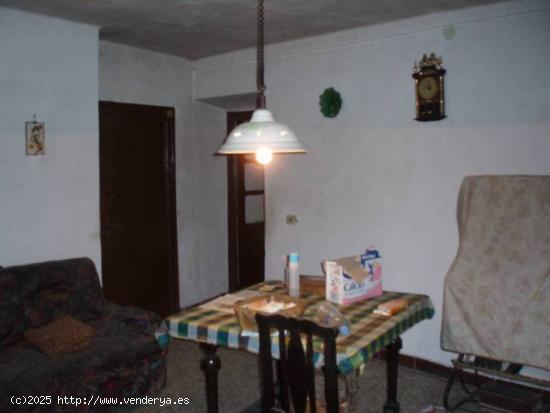 Casa con terreno en venta - ZARAGOZA