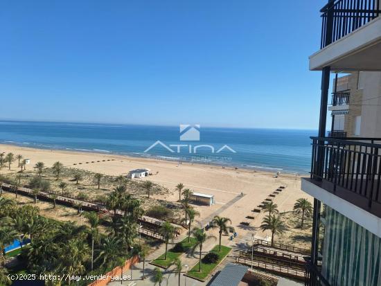  Apartamento con vistas abiertas al mar y la montaña situado en 1ª línea playa de Gandia a solo 20 