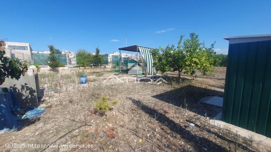 Este terreno urbano se encuentra en la hermosa playa de Daimús a solo 550m de la arena - VALENCIA