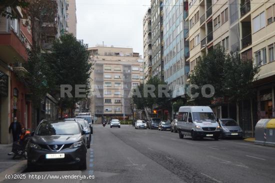 LOCAL EN VENTA O ALQUILER EN GALERIAS DE LA C. PRAT DE LA RIBA, ZONA CENTRICO Y COMERCIAL - TARRAGON