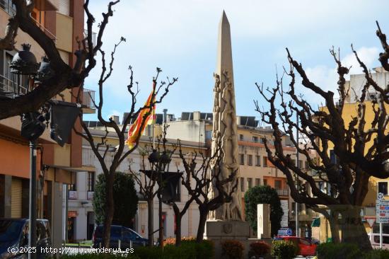 EDIFICIO DE UNOS 226 M2, EN PASEO CAPUXINS DE VALLS CON 2 LOCALES COMERCIALES Y UNA VIVIENDA - TARRA