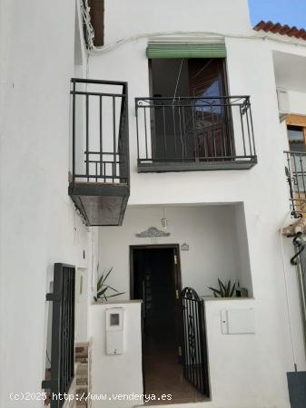  CASA EN VENTA EN UGIJAR - GRANADA 