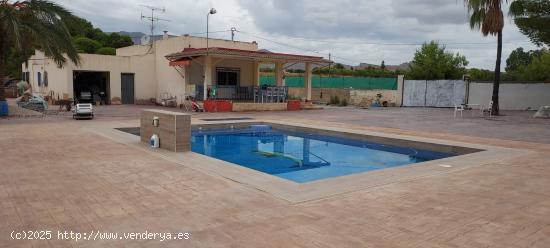 CHALET EN VENTA EN CREVILLENTE - ALICANTE