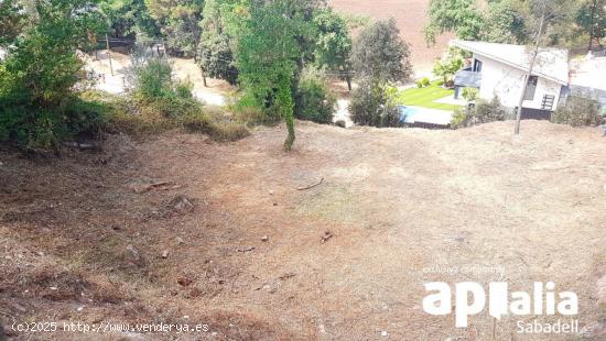 TERRENO ESQUINERO SIN VECINOS - BARCELONA