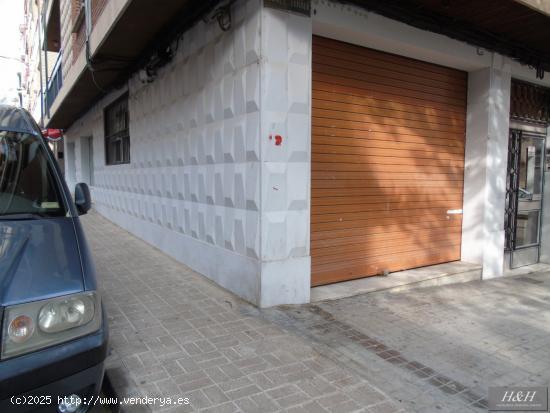 Se alquila bajo comercial en Zona Ayuntamiento.  / HH Asesores, Inmobiliaria en Burjassot/. - VALENC