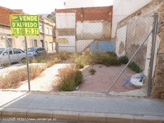  TERRENO ENTRE LA SANTISIMA TRINIDAD Y EL PASEO CALVARIO - ALICANTE 