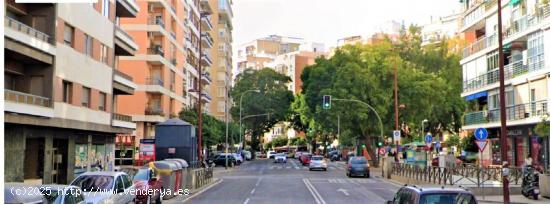 *LOCAL BANCARIO*INTENSO TRAFICO PERSONAS*ZONA  MUY COMERCIAL*SIN GASTOS DE INMOB.* - SEVILLA