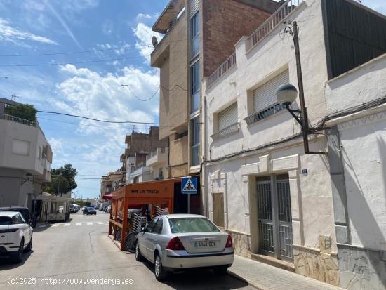 TU CASA IDEAL PARA PONER UN COMERCIO EN EL BAJO Y VIVIR EN EL PISO DE ARRIBA!!! - TARRAGONA