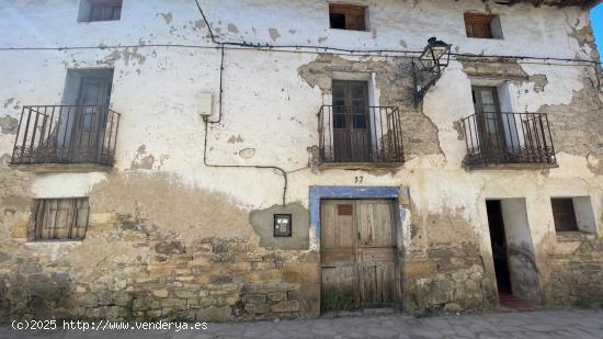 Se vende edificio historico en el centro de Santa Cilia de Jaca (Huesca) - HUESCA