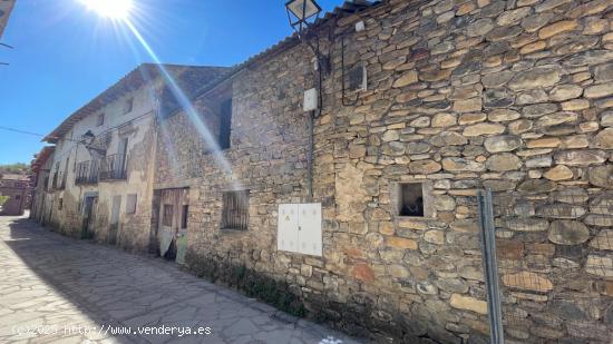 Se vende en el centro de Santa Cilia de Jaca casa histórica con amplio patio. - HUESCA