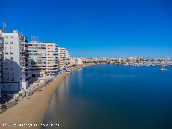 APARTAMENTO REFORMADO CON VISTAS AL MAR, PISCINA Y LICENCIA TURÍSTICA - ALICANTE