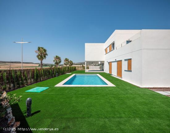  VILLA DE DISEñO MODERNO CON VISTAS AL GOLF - ALICANTE 