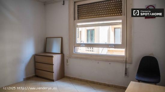 Se alquila habitación, apartamento de 6 dormitorios, Ciutat Vella - VALENCIA