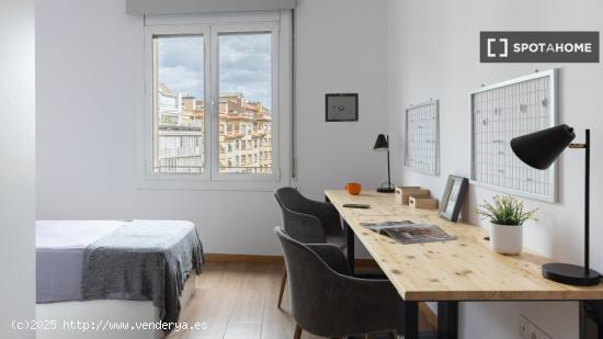 Cama en habitación compartida en piso de 7 habitaciones en Barcelona - BARCELONA