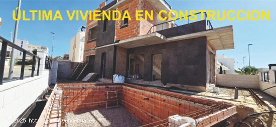 SE VENDE CHALET DE OBRA NUEVA CON PISCINA EN BENIJOFAR - ALICANTE