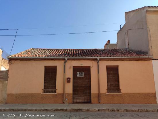  CASA CON PATIO Y TERRAZA EN  BARRIO SAN ISIDRO - ALBACETE 