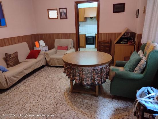 CASA CON PATIO Y TERRAZA EN  BARRIO SAN ISIDRO - ALBACETE