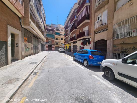 VENTA COCHERA JUNTO ALHAMAR  Y  SAN ANTON - GRANADA