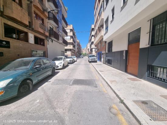 VENTA COCHERA JUNTO ALHAMAR  Y  SAN ANTON - GRANADA