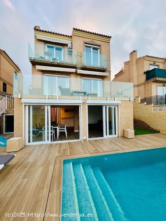  CHALET CON PISCINA CLIMATIZADA  EN LA NUCIA - ALICANTE 