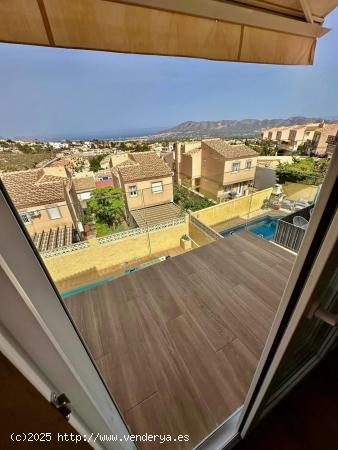 CHALET CON PISCINA CLIMATIZADA  EN LA NUCIA - ALICANTE